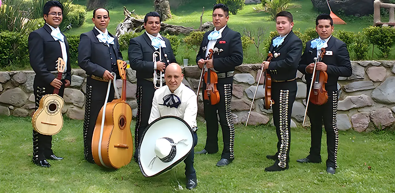 LLÉVALE UNA SERENATA A TU SER AMADO